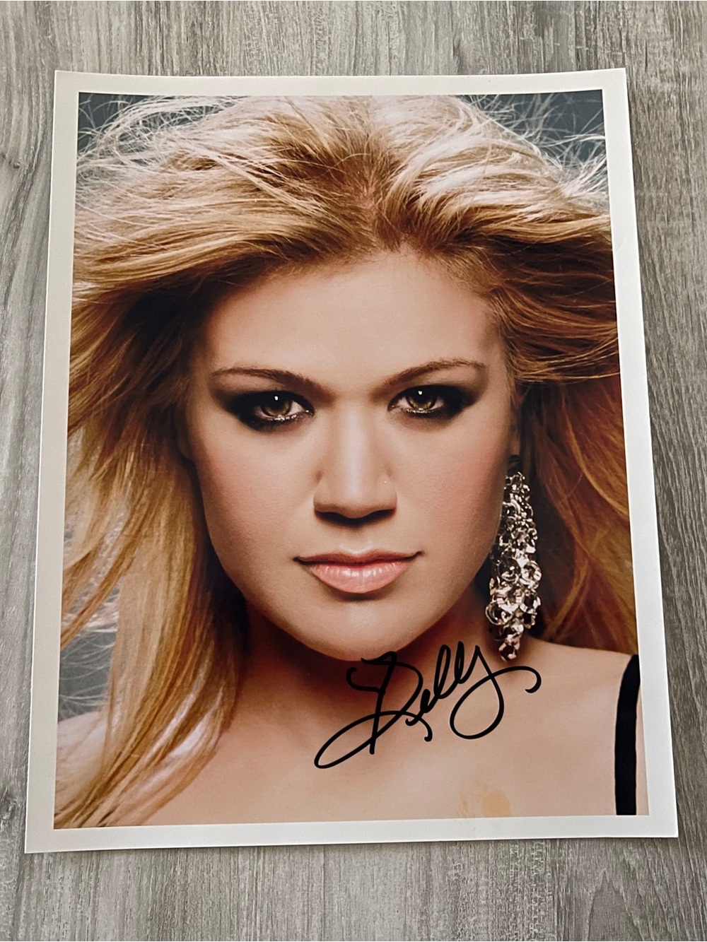 Kelly Clarkson Signed 8x10 photo